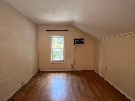 2nd image of 1038 19th Ave N APT 3