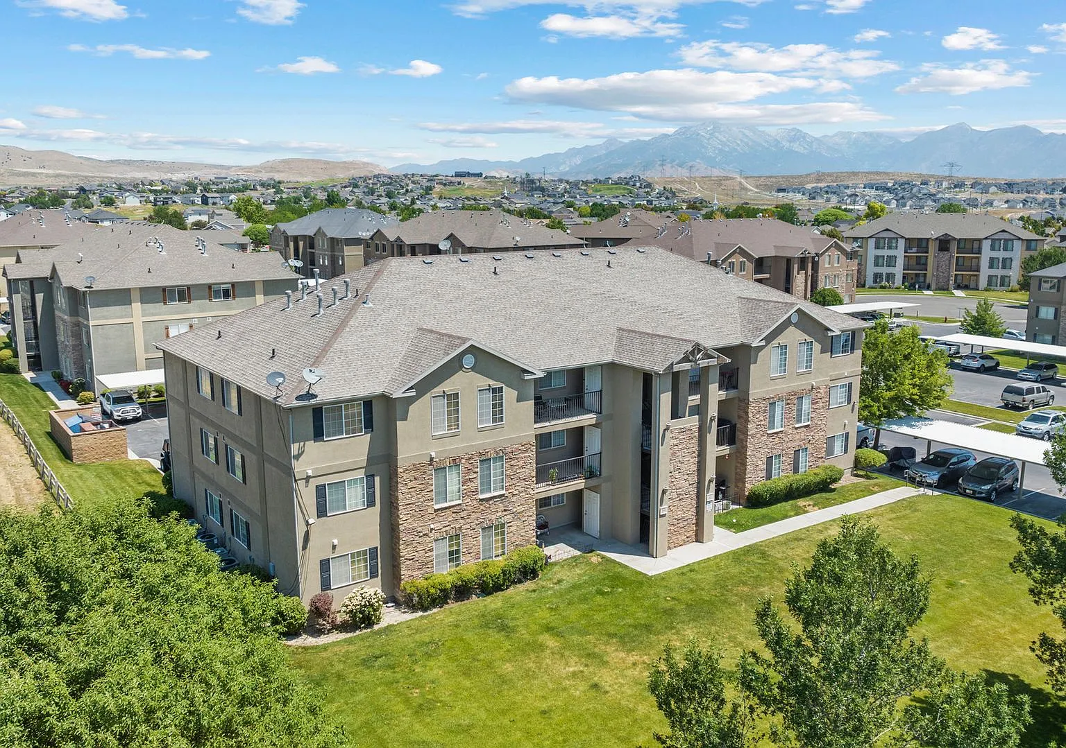 Updated Eagle Mountain Condo — Photo 1