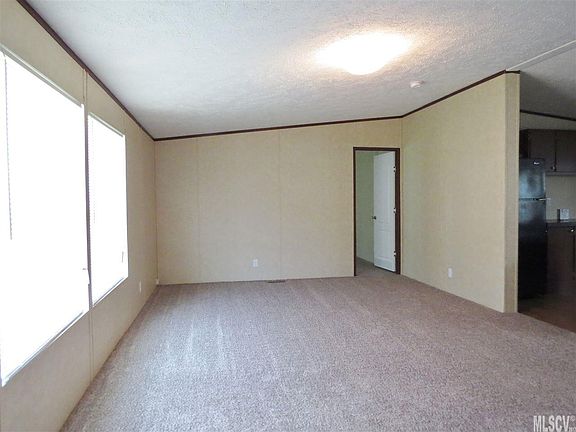 5th image of 165 Village Point Dr