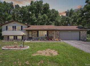 7291 Lime Lake Ct, Brighton, MI 48116