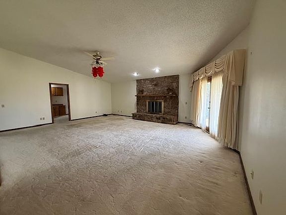4th image of 321 Canna Ln
