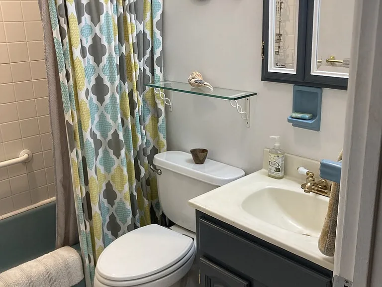 Bryant Dr — Photo 8