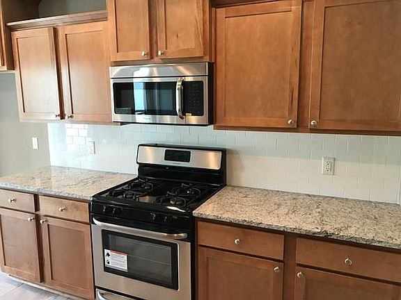 2nd image of 606 W Worchester