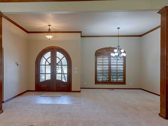 4th image of 701 Lake Trail Dr
