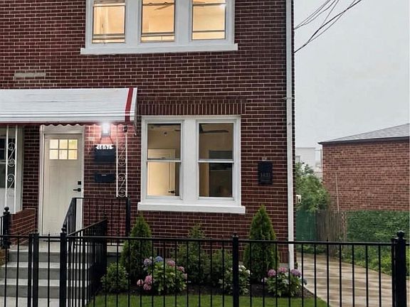3rd image of 1431 Merry Avenue