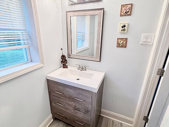 4th image of 94 Overbrook Cir #1