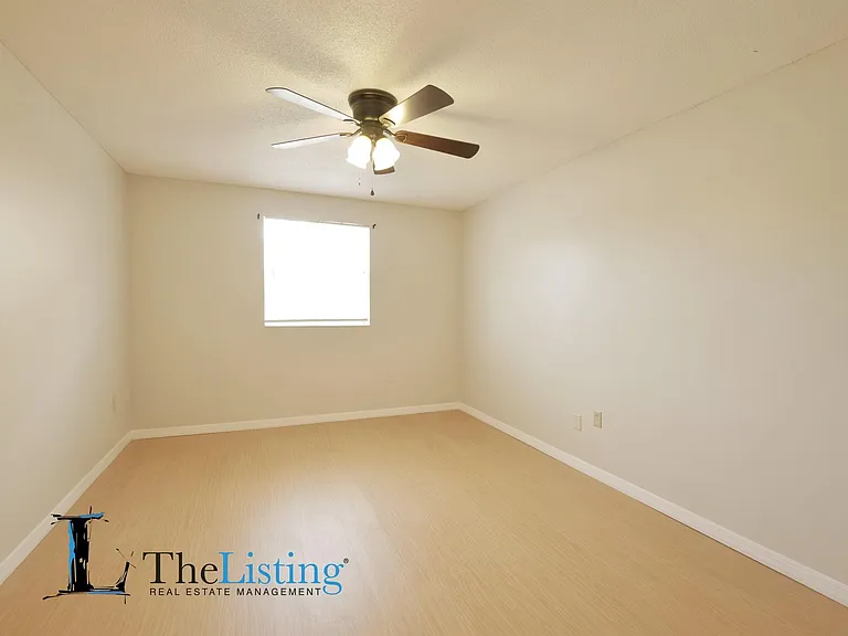 408 Banyon Tree Cir #100 — Photo 16