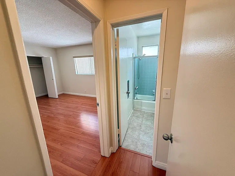 5433 Barton Ave #7 — Photo 14
