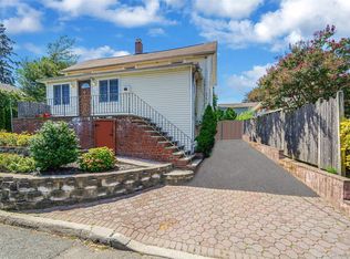 40 Valentine Ave, Glen Cove, NY 11542