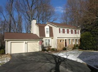 5913 Oak Leather Dr, Burke, VA 22015