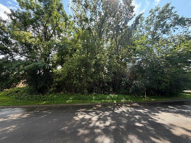 2nd image of 902 Atkinson Rd