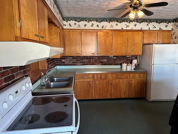 2nd image of 920 Connie Ave