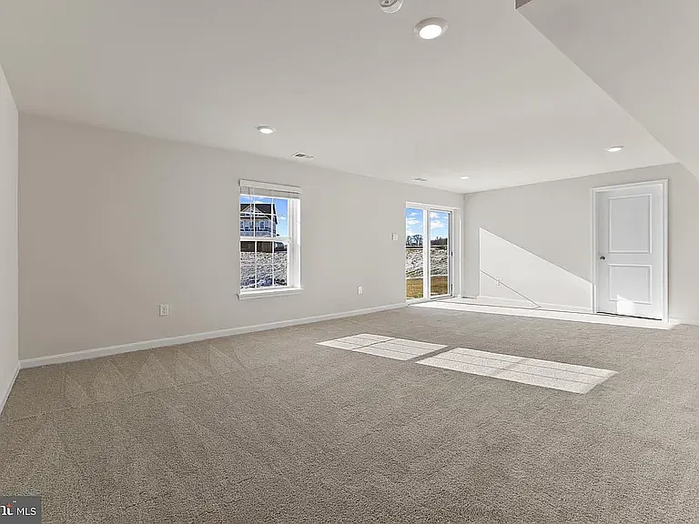 574 Atkinson St — Photo 7