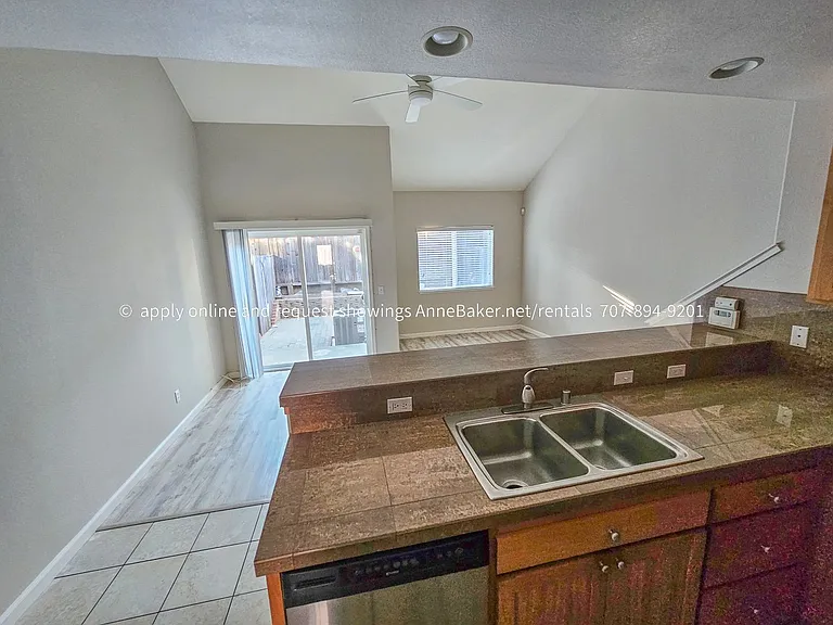 132 Treadway Ct — Photo 6