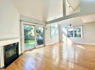 8 Courtyard Pl, Lexington, MA 02420