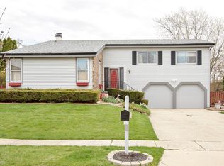 1929 Woodside Ln, Glendale Heights, IL