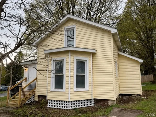 42 Bridge St, Carthage, NY 13619