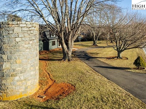 3rd image of 1685 Memorial Park Drive