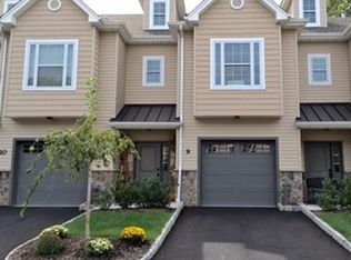 16 N Ridge Cir #16, East Hanover, NJ 07936