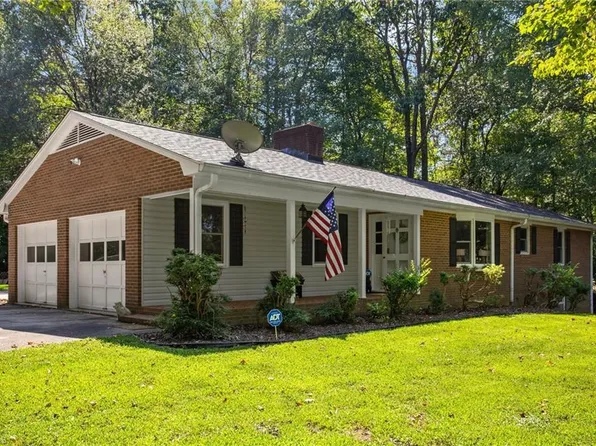 8150 Carrousel Dr, Clemmons, NC 27012