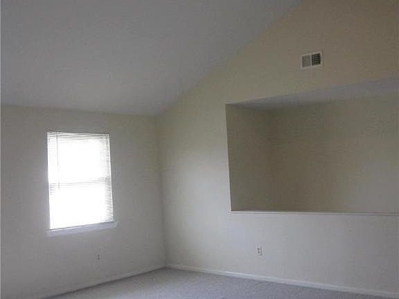 3rd image of 202B Briarwood Dr