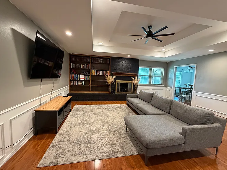 7815 Cervin Dr — Photo 2