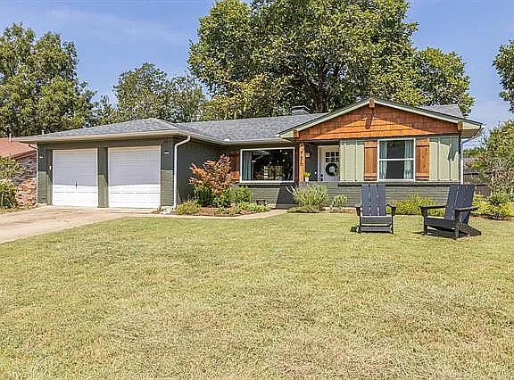 2nd image of 726 Melrose Dr