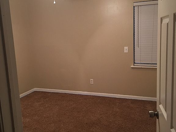 4th image of 1217 Hampshire Ln #B