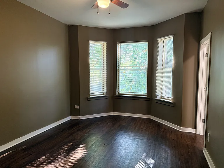 8833 S Exchange Ave #3F — Photo 1