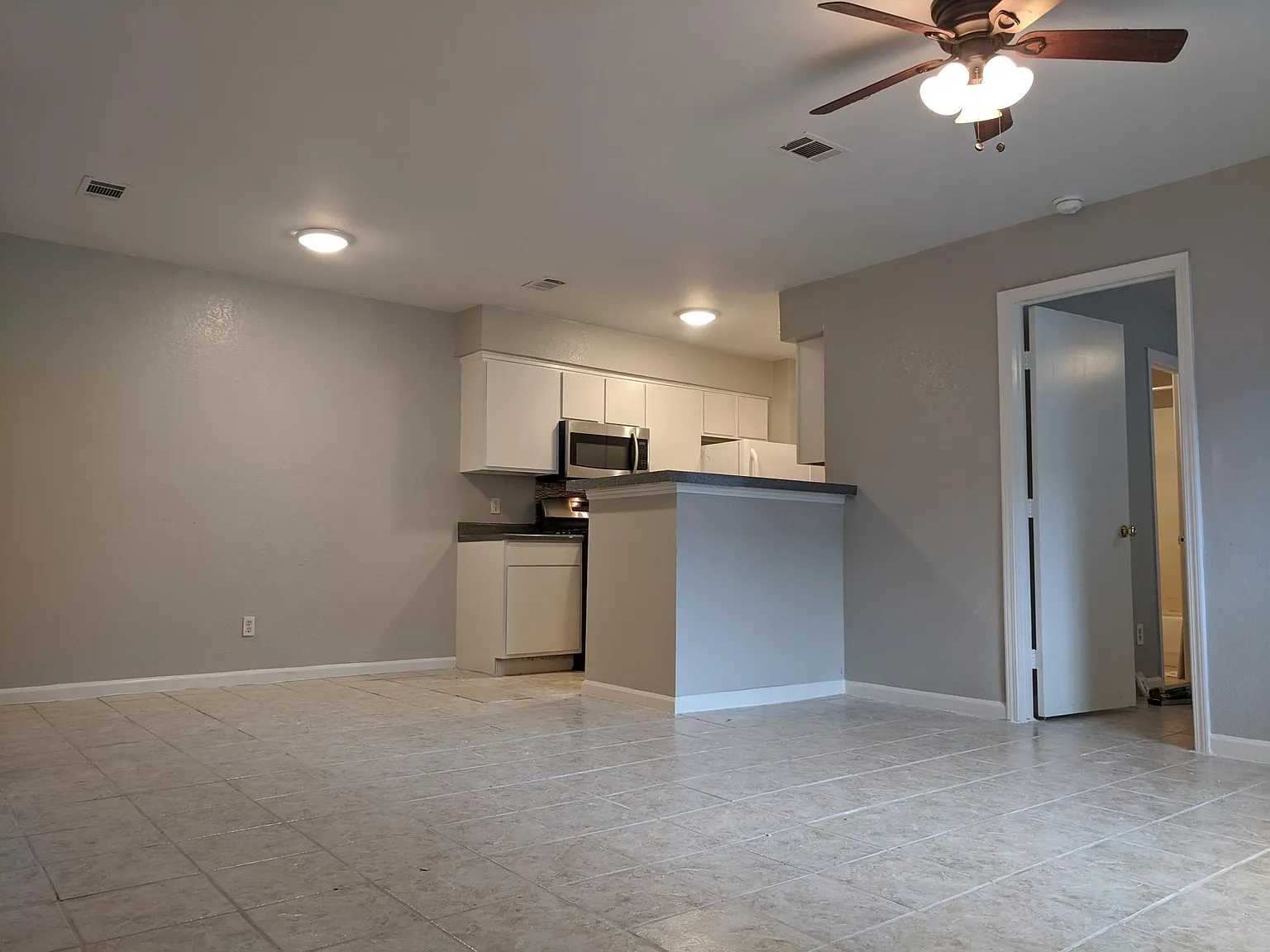 3 bed, $1,650 — Photo 4