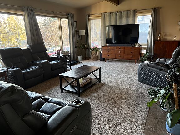 2nd image of 2227 Fairway Dr
