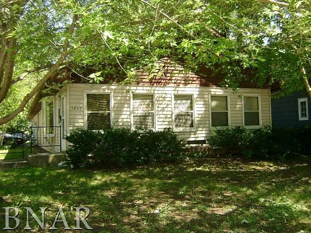 1002 Summit St photo 1