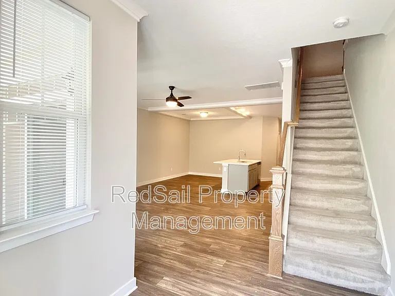 1008 Celia Ct — Photo 3