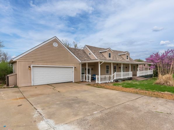 3 Red Bud Ln, Herrin, IL 62948