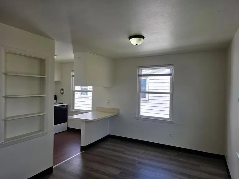 1095 Gillingham Rd #D — Photo 4
