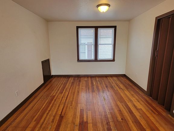 5th image of 1168 1/2 Shawano Ave