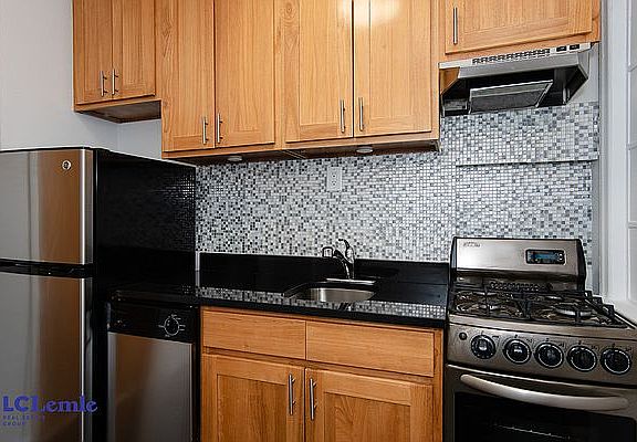 2nd image of 205 E 88th St #3FE