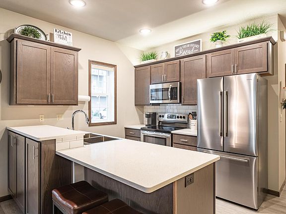 3rd image of 1315 Hagar STREET
