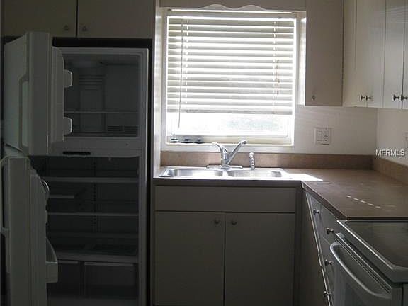 4th image of 2251 Curtis Dr S
