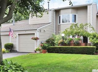 4 Lakeside Ln, Bay Shore, NY 11706