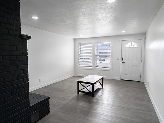 4th image of 984 Island St