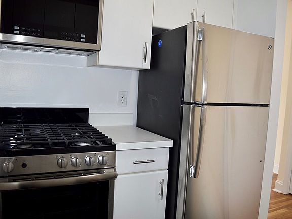 4th image of 1 Astor Pl Ph A