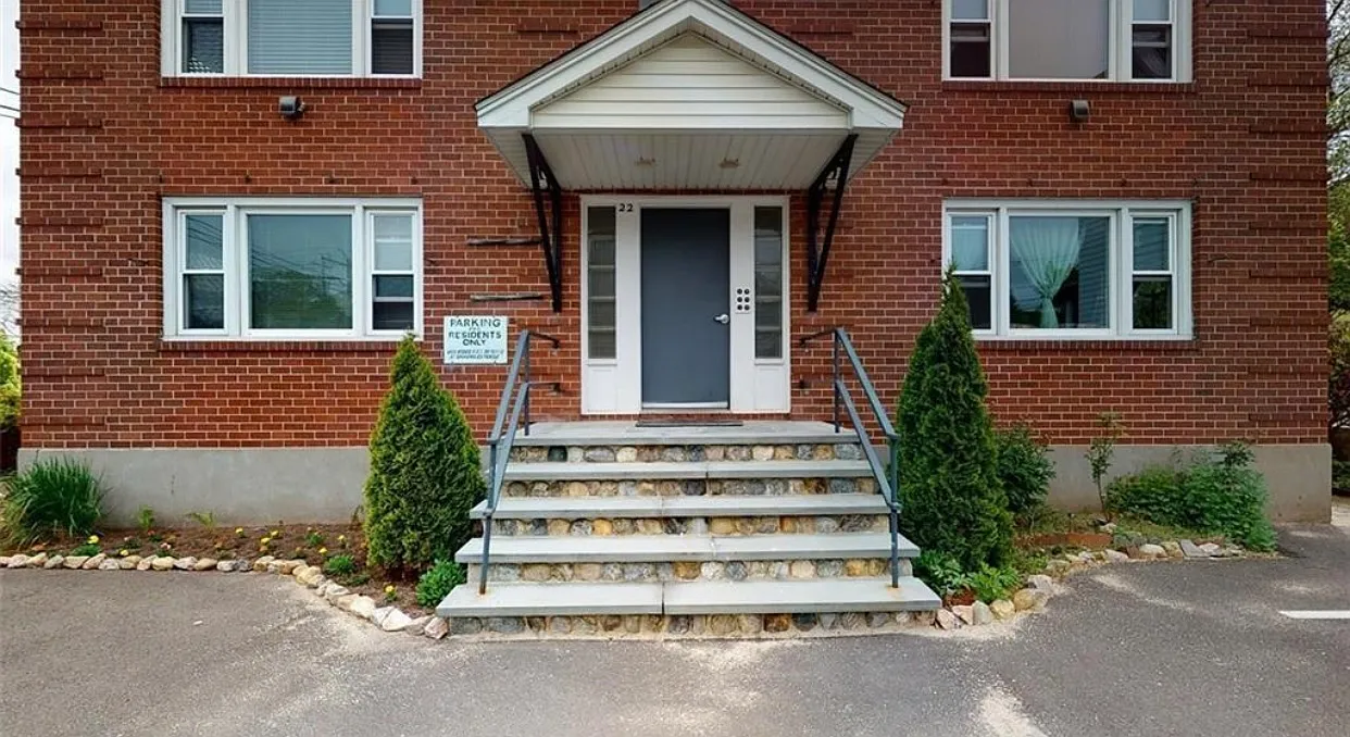 22 Park Pl — Photo 1