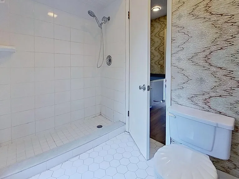 1615 Seminole Rd — Photo 15