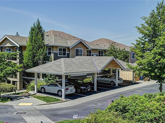 3rd image of 1650 25th Avenue NE #2-204