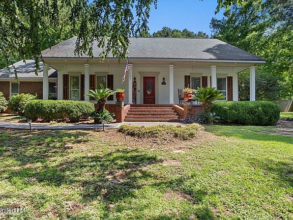 2nd image of 14 Summer Place Cir