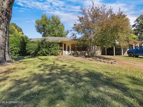 1734 Coral Hills Dr, Southaven, MS 38671