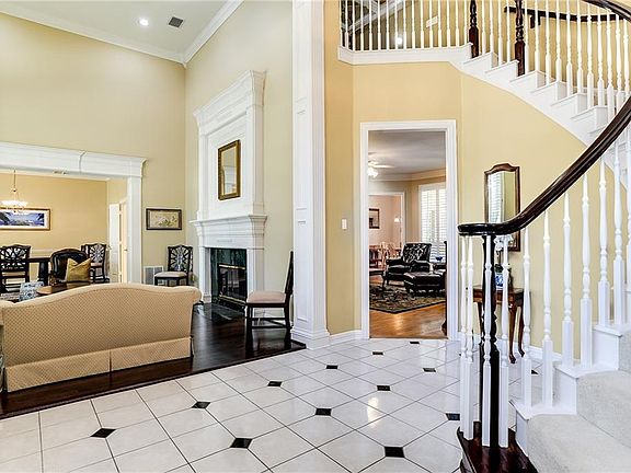 3rd image of 3506 Oakleaf Ln