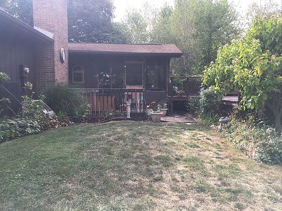 Hot tub on lower deck 