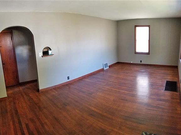 3rd image of 221 S Vine St